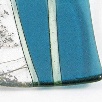 fused glass plate, blue with fennel flower